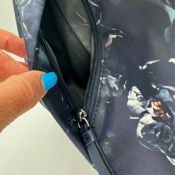 Simply Vera Wang Travel Satchel Blue Floral - Picture 7 of 11